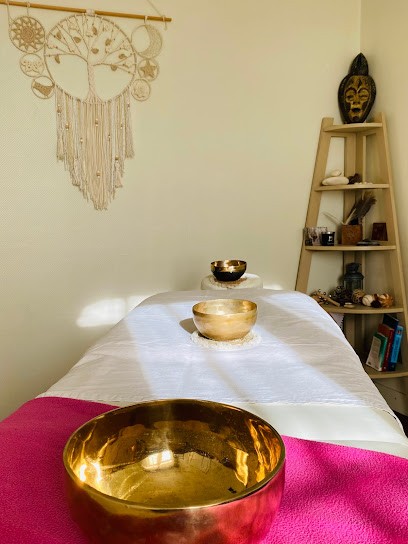 Lun'essence Julie Berteaud- Energéticienne, Sonothérapeute, Yoga aérien, Thérapeute Reiki à Marmande