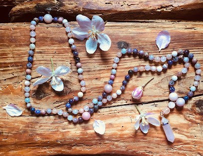 Nature Healing - Line BONNAFFOUX - Soins énergétiques Reiki, Soins Holistiques, Bijoux Lithothérapeutiques à Risoul (2 Km De Guillestre, Hautes-Alpes), Thérapeute Reiki à Risoul