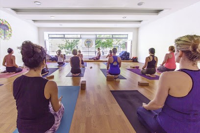 YOGA VILLAGE, Cours de Yoga à Paris 02