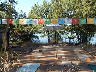 Yoga Au Bord Du Lac, Verdon. Courses And Workshops De Yoga, Cours de Yoga à Montagnac-Montpezat