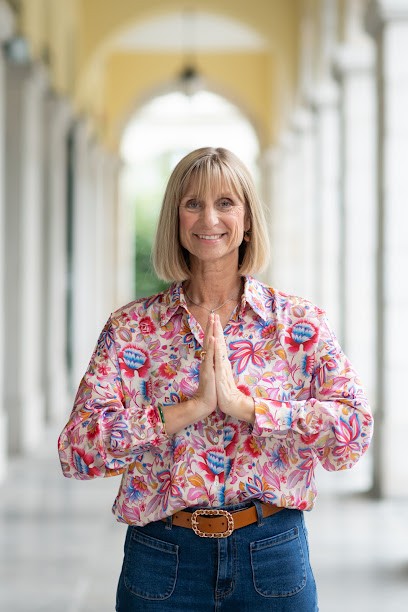 Isabel Kehr Yoga | Cours De Hatha Yoga Doux | Menopause Yoga | Coach Ménopause, Cours de Yoga à Montfort