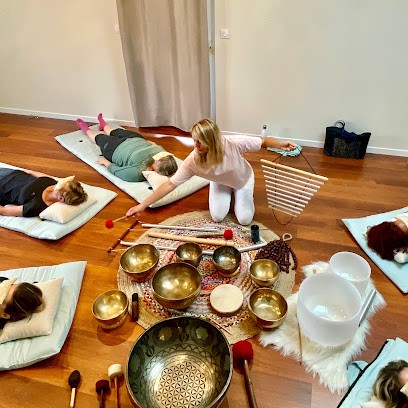 Astrid HUREL | Yoga - Fly Yoga - Prénatal - Sonothérapie - Massages Holistiques, Cours de Yoga à Saint-Seurin-de-Cursac